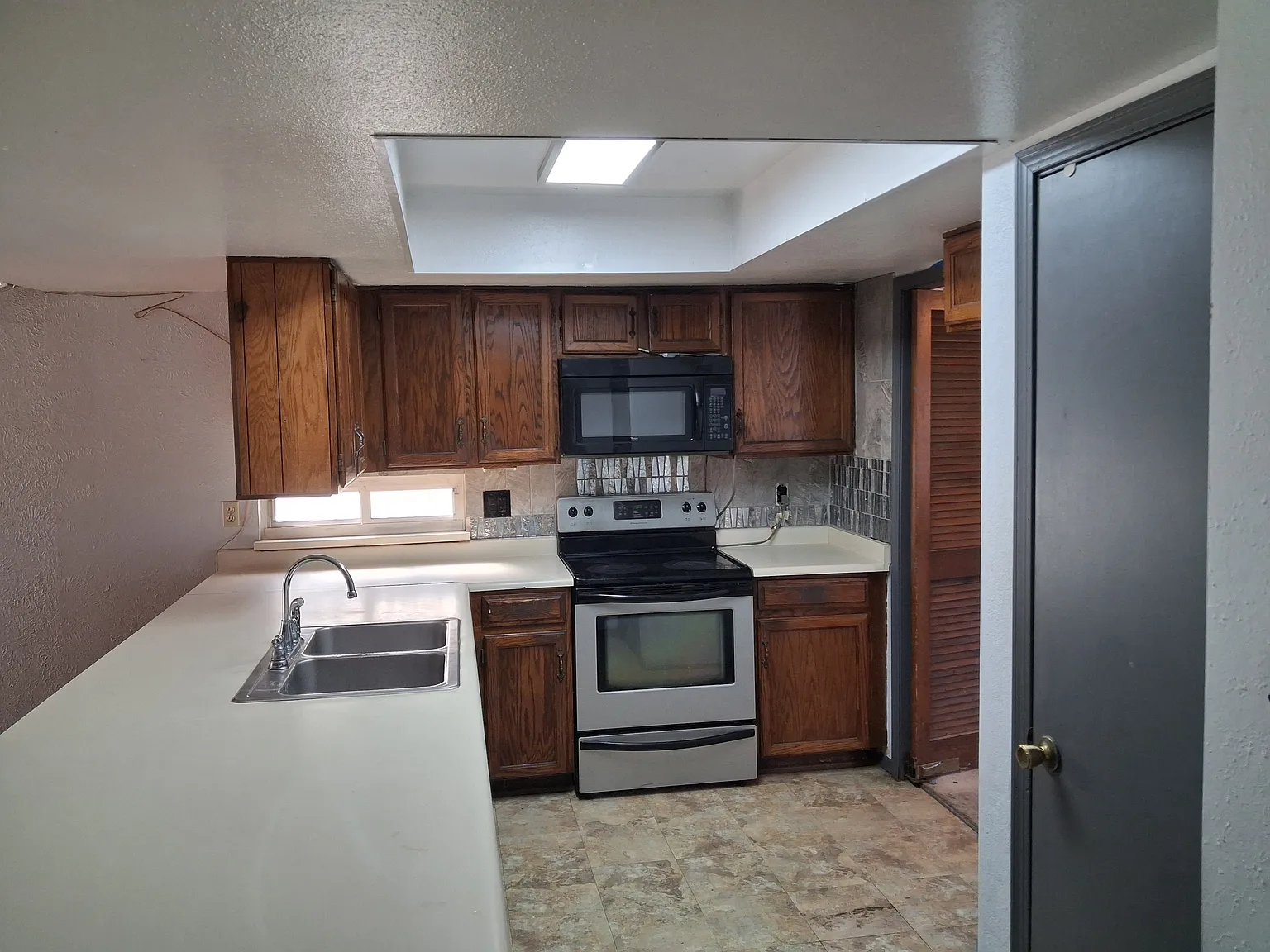 4 bed, 1874 sqft, $2,150 — Photo 1