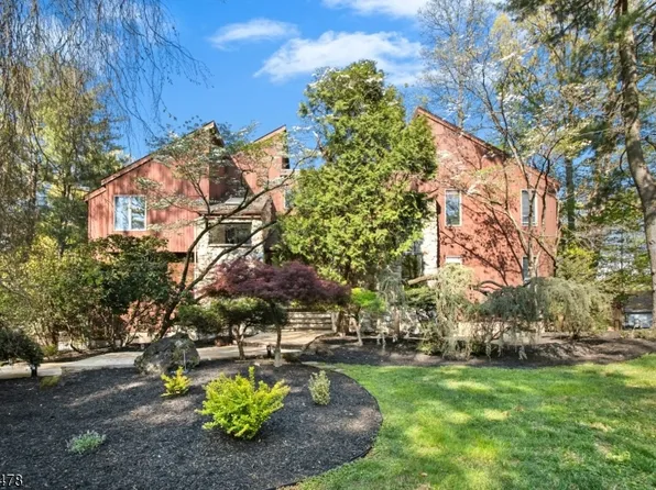 25 Ravenswood Ln, Scotch Plains Twp., NJ 07076