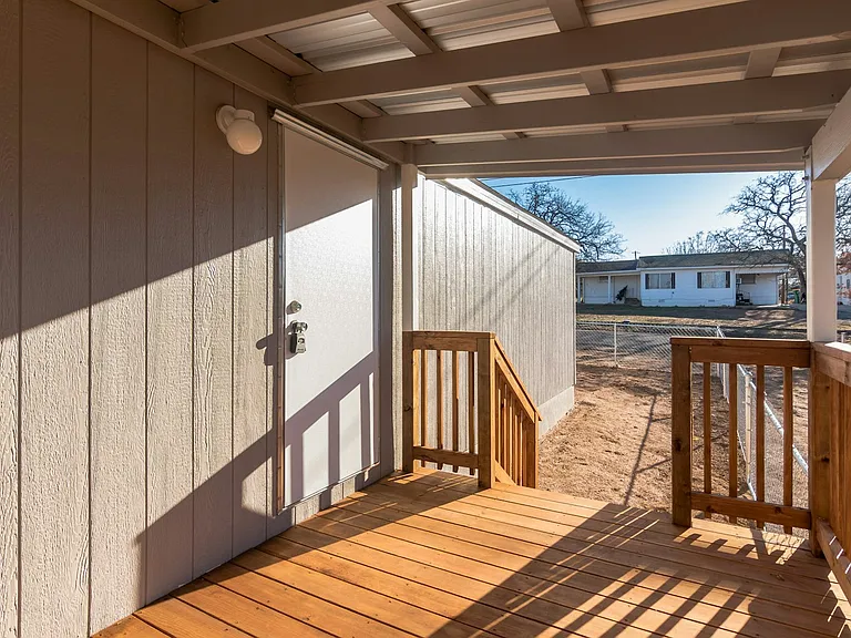109 E Briar Dr — Photo 4