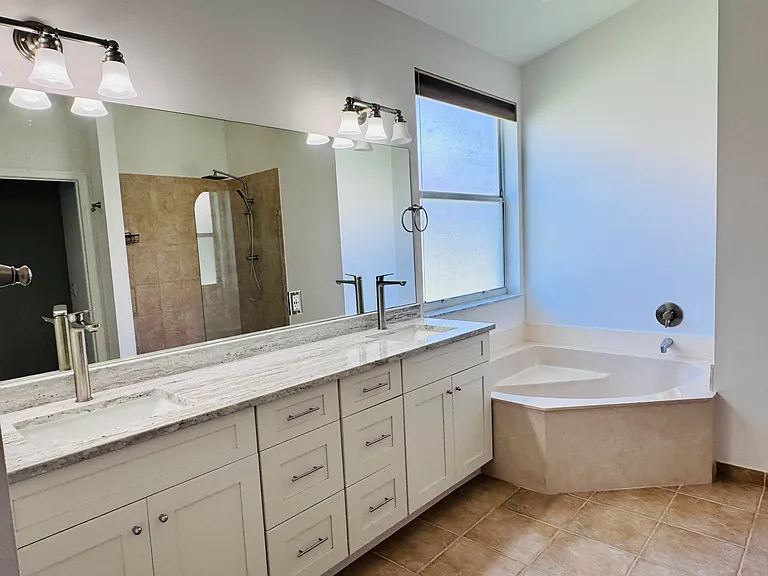 9360 Cove Point Cir — Photo 15