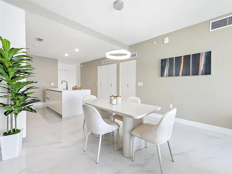 700 NE 24th St #606 — Photo 7