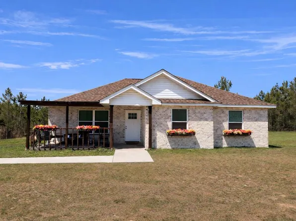 1206 Highway 26, Poplarville, MS 39470