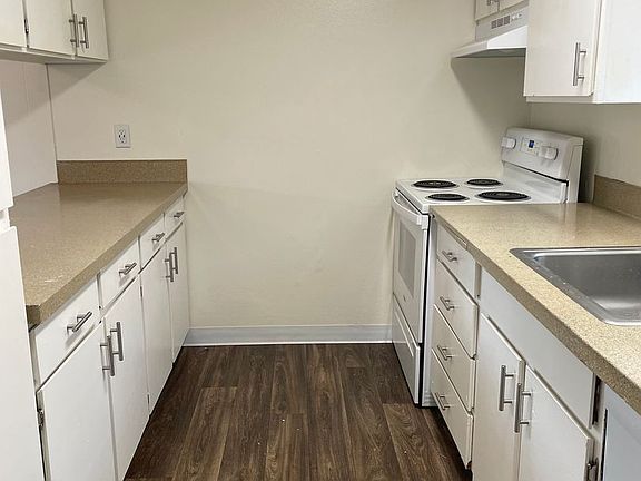 5th image of 17420 NE Halsey St #6