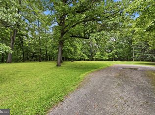 2 Dogwood Ln, Aston, PA 19014