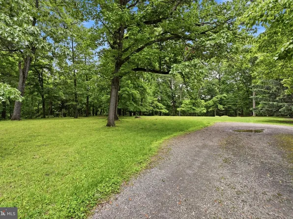 2 Dogwood Ln, Aston, PA 19014