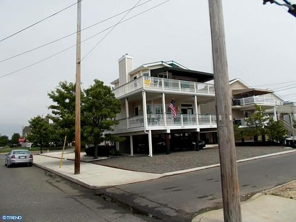 2nd image of 203 25th St