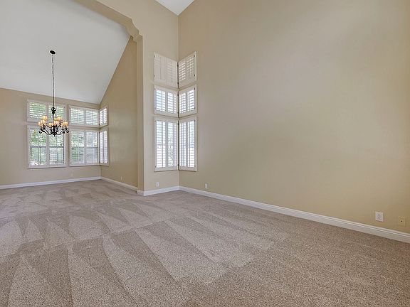 5th image of 29 Crown Valley Dr