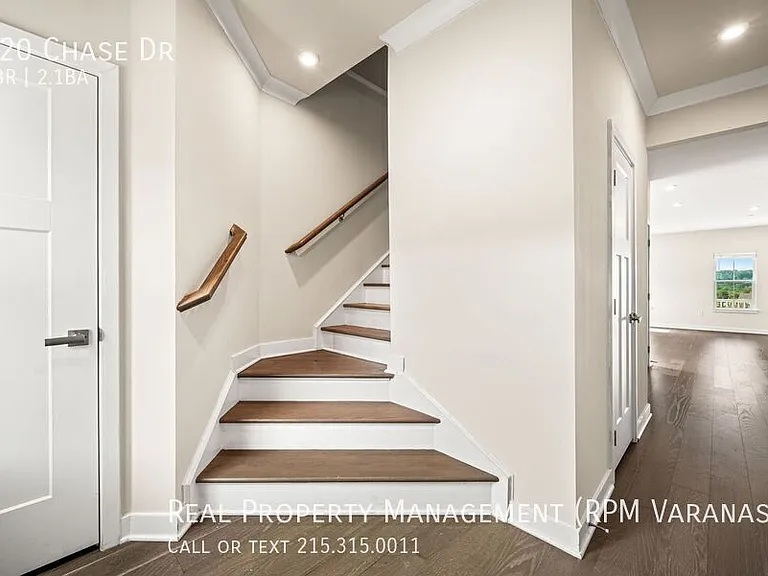 220 Chase Dr — Photo 4