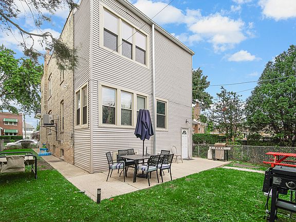 3rd image of 2847 Pearl St