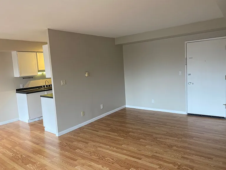 2020 Building — Photo 37