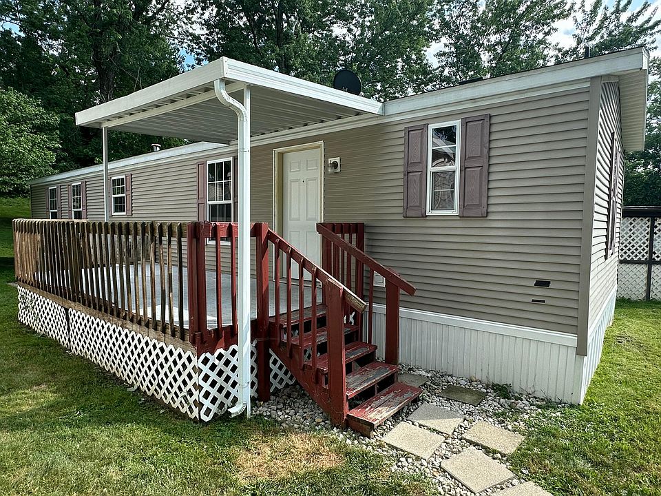 1st image of 67 Hampton Ln