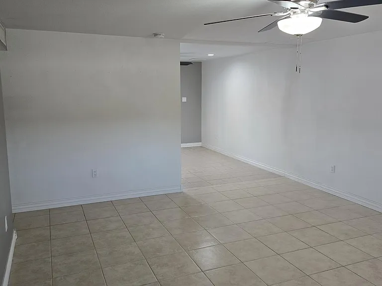 14002 N 37th Pl — Photo 17