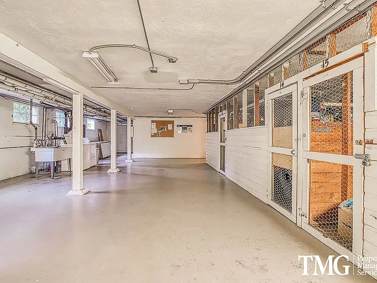 Regency Park Apartments — Photo 18