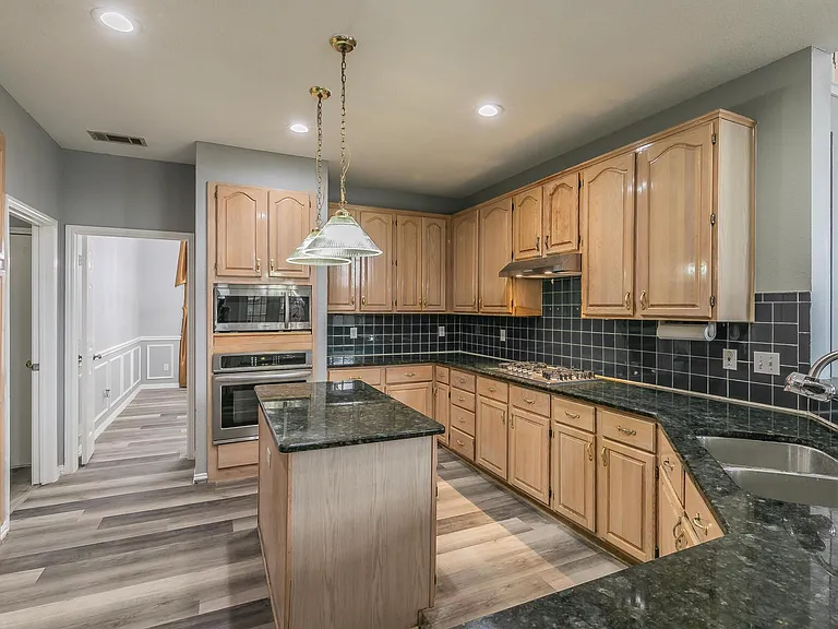 1619 Corvallis Trl — Photo 11