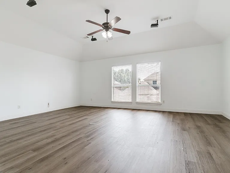 5601 Glenview Ln — Photo 24