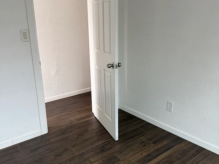 241 S California St — Photo 14