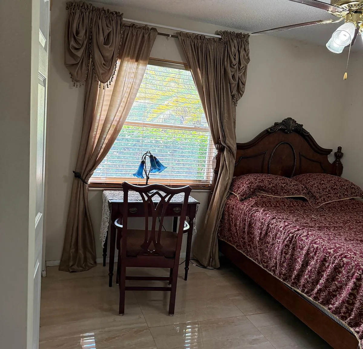 3 bed, 2672 sqft, $1,000 — Photo 1