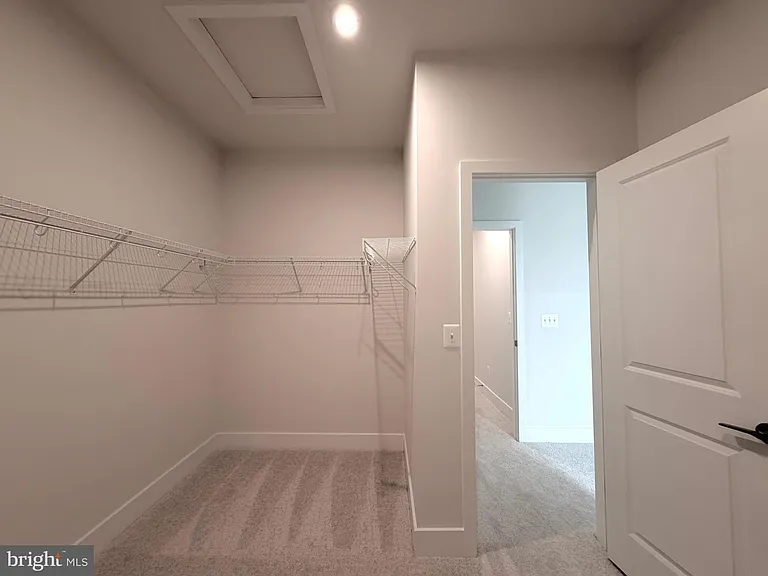 135 Heyford Dr — Photo 37
