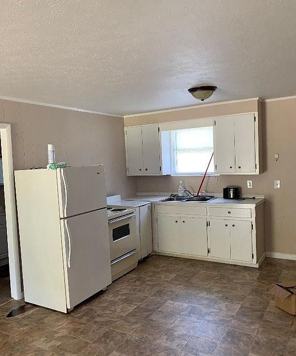 1st image of 2183 Edgewood Dr