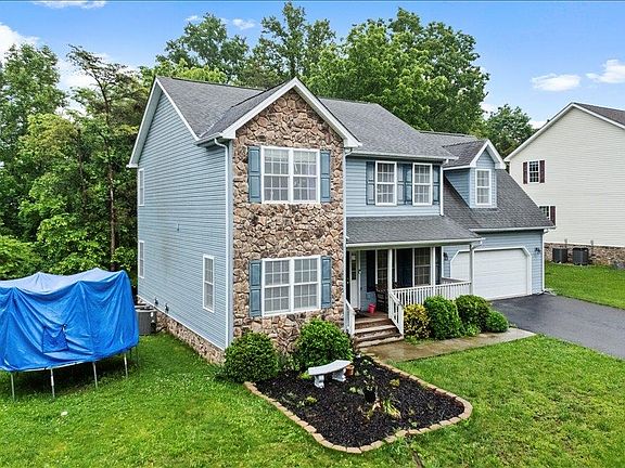3rd image of 1020 Green Ridge Rd