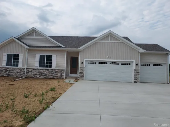 8100 Moonlight Creek Ln, Fowlerville, MI 48836