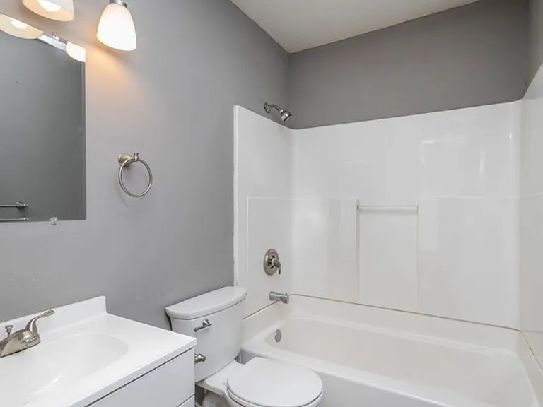 112 Redwood Rd — Photo 4