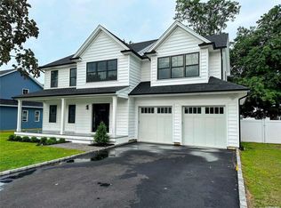 19 Rector Ct, Huntington, NY 11743