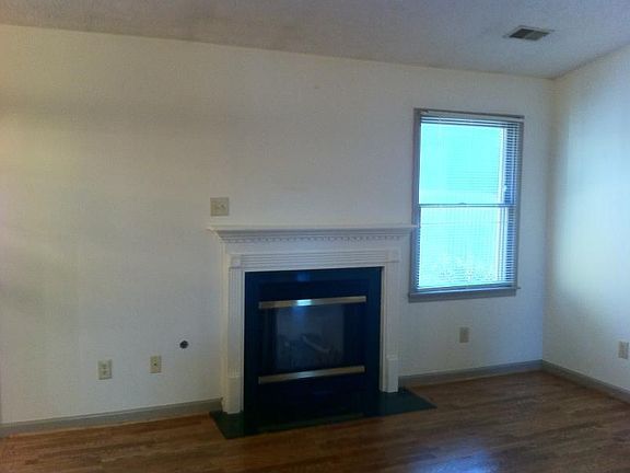 3rd image of 266 Vicksburg Dr