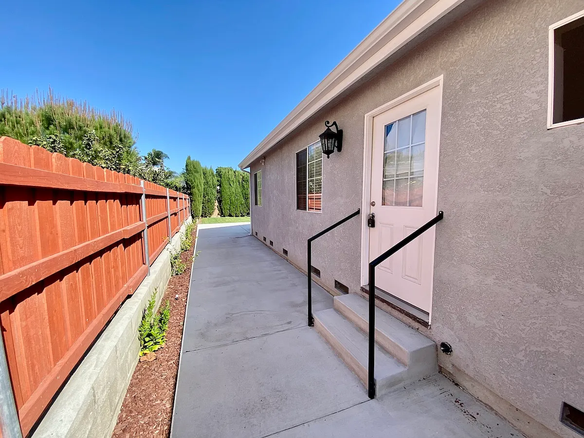 3 bed, 1050 sqft, $3,495 — Photo 4