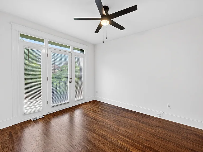 5750 Pershing Ave #2W — Photo 10
