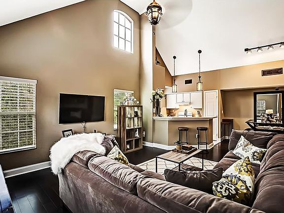 4th image of 9130 Lake Chase Island Way