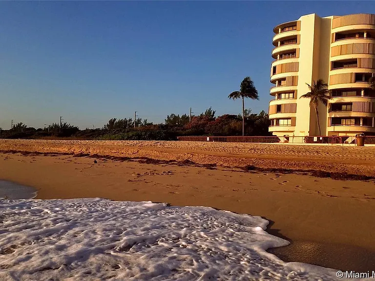 15645 Collins Ave #206 — Photo 60
