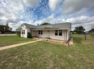 210 S Main St, Dilley, TX 78017