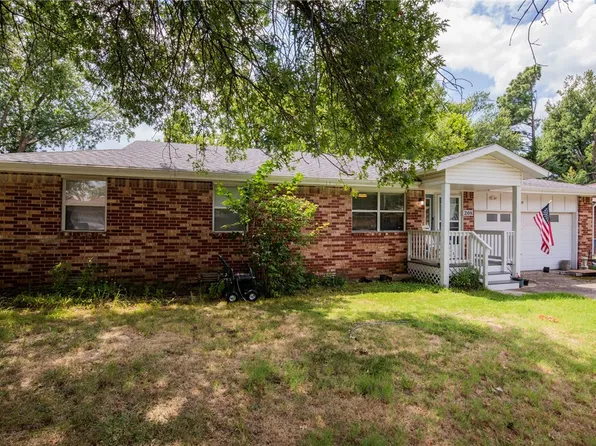 208 SE 13th St, Bentonville, AR 72712