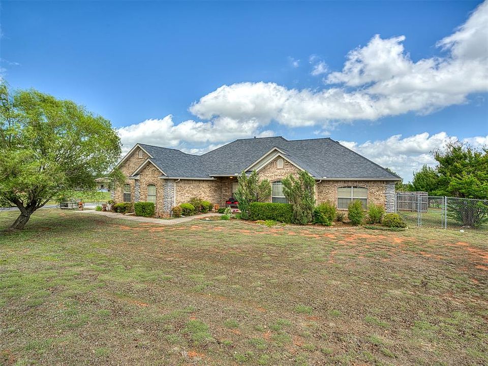 1st image of 428 Summer Valley Rd