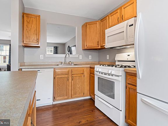 4th image of 21 Boggs Ln