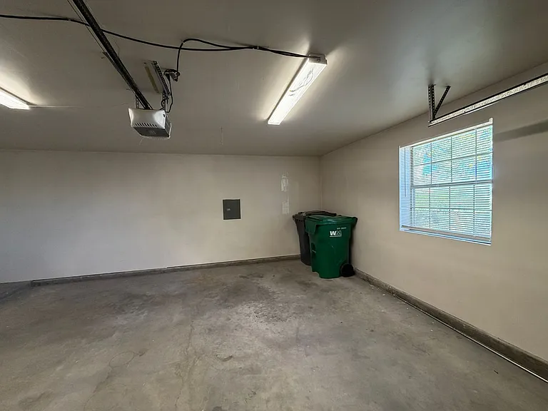 1941 Lee Loop NE — Photo 23