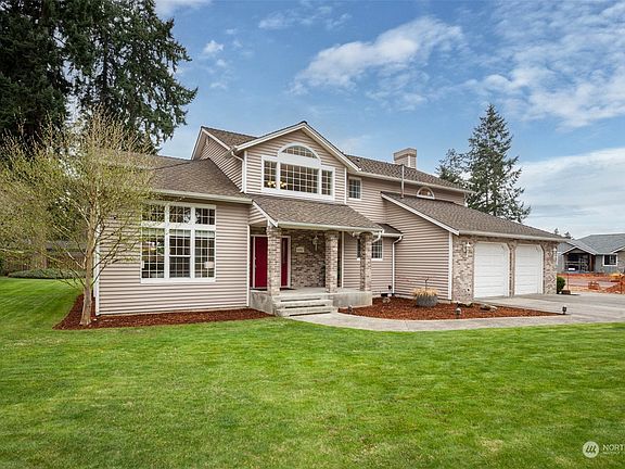 Beautiful home on Lea Hill, tucked away on a quiet private dead-end street!>