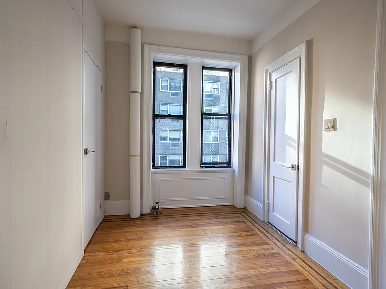 142 E 27th St #4F — Photo 3