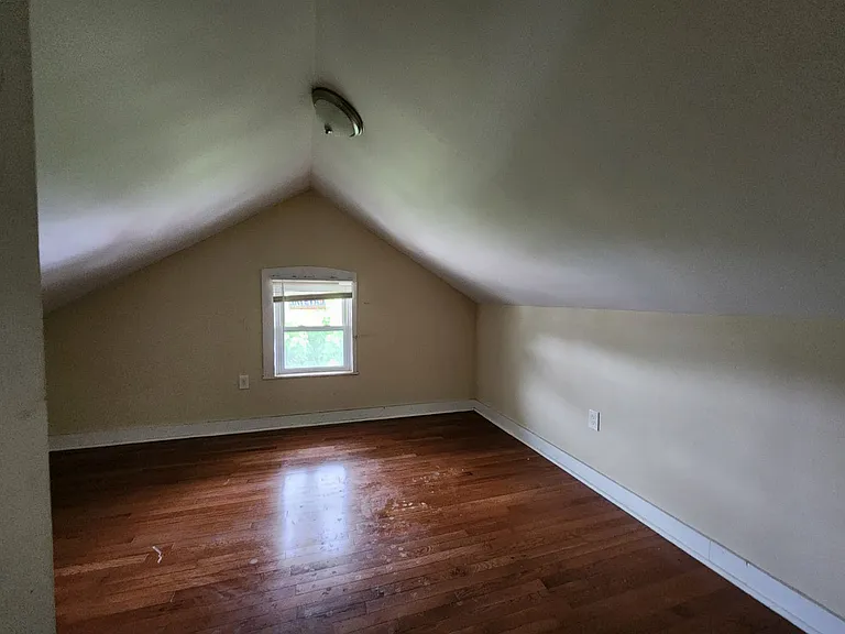 133 Hobart St #B — Photo 8