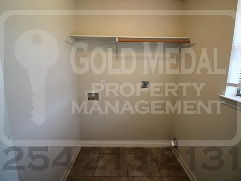 1103 Lansberry Ct — Photo 7
