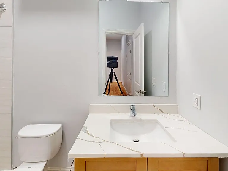 544 Whitney Ave — Photo 15
