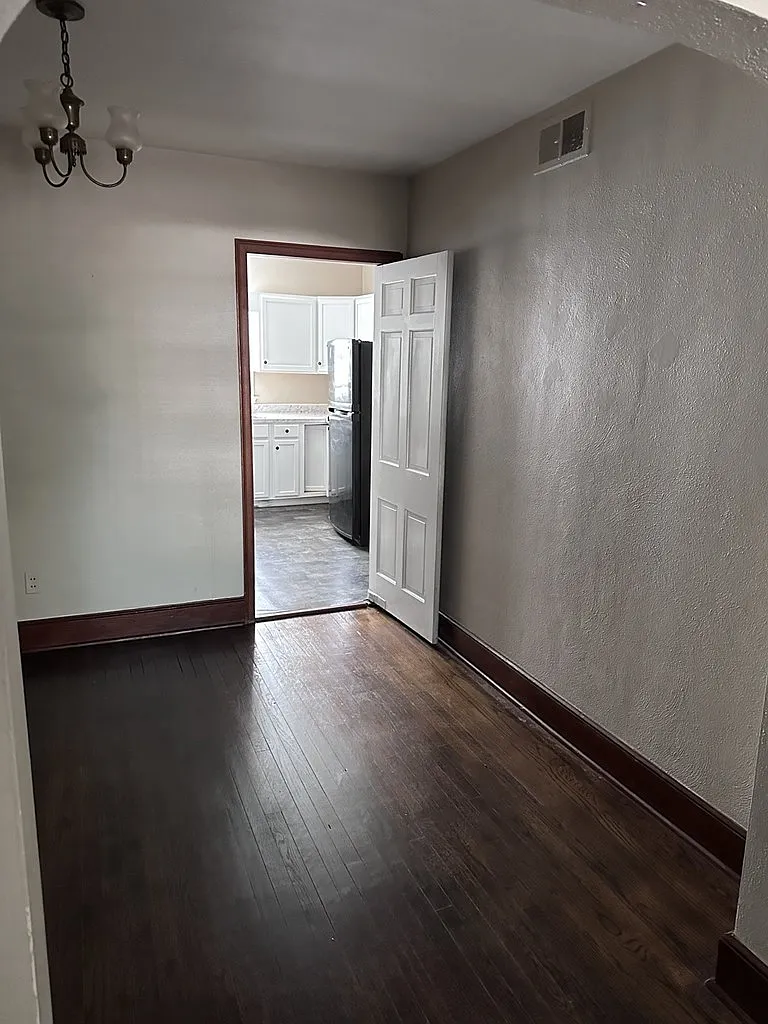 2 bed, 1.0 bath, 1270 sqft, $700 — Photo 3