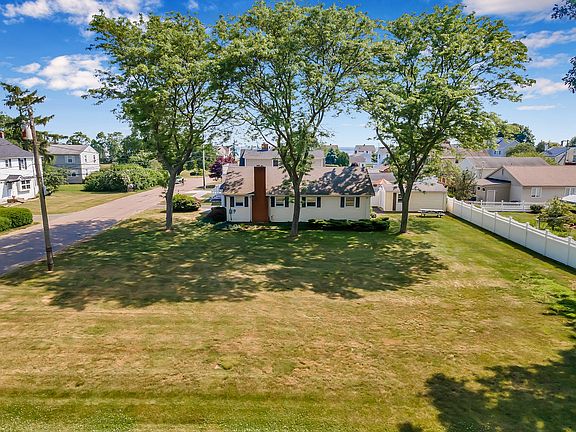 2nd image of 29 Knollwood Dr