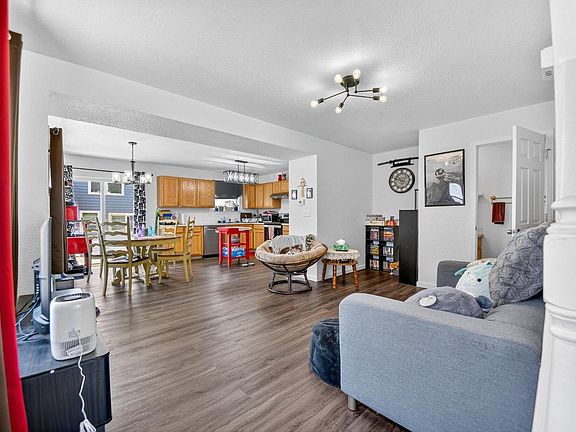 5th image of 531 Sterling Ln