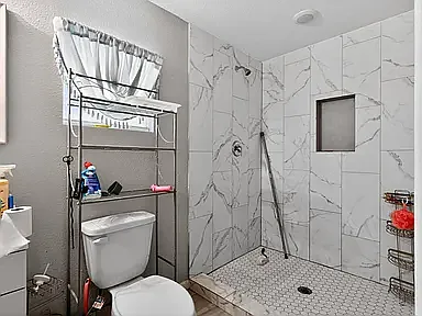 511 W Orange St — Photo 26