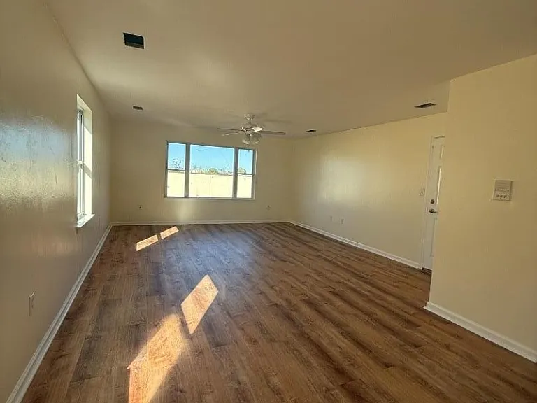 68 Port Ave — Photo 3