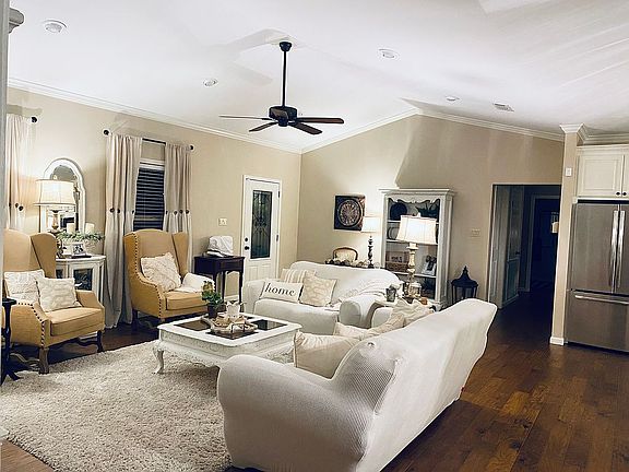 2nd image of 130 Southern Oaks