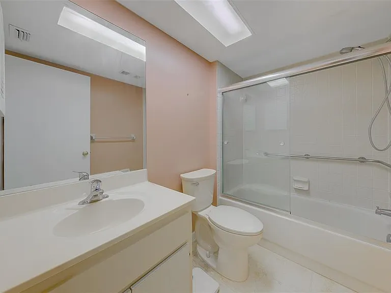 9881 113th St #215 — Photo 25
