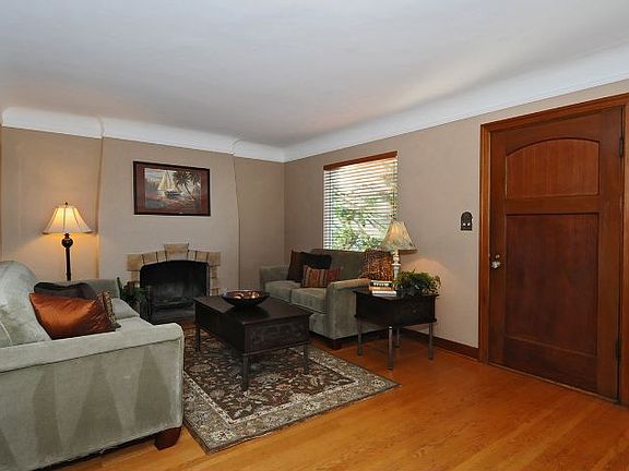 2nd image of 2928 Queen Anne Ave N